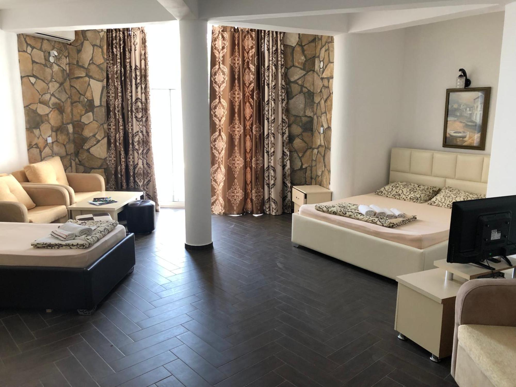 דוברה וודה Novalic Hotel מראה חיצוני תמונה